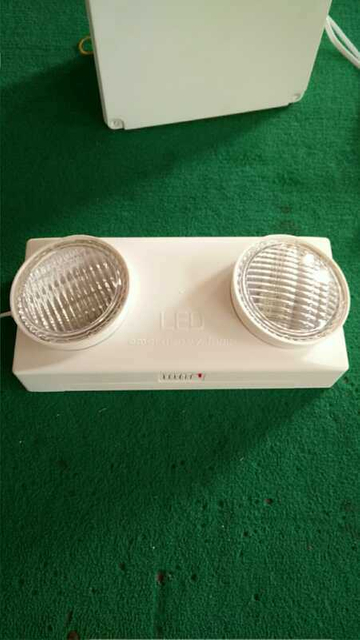 Lumière de secours rechargeable à DEL maintenue ou non maintenue 2X3w 3 heures