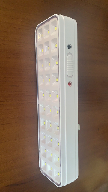 Lampe de camping portable d'urgence rechargeable à LED 30 PCS